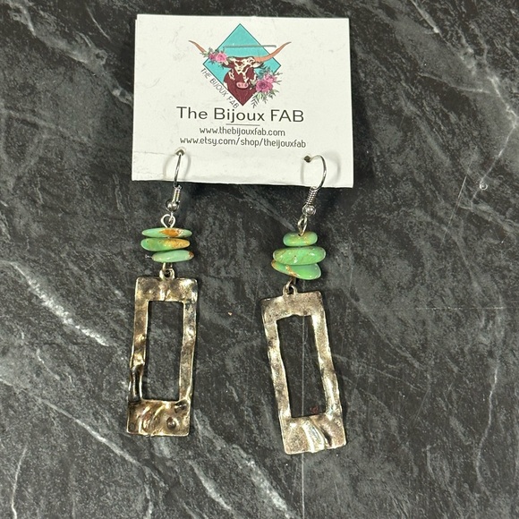 The Bijoux FAB Silver and Green Dangle Earrings - Picture 1 of 2